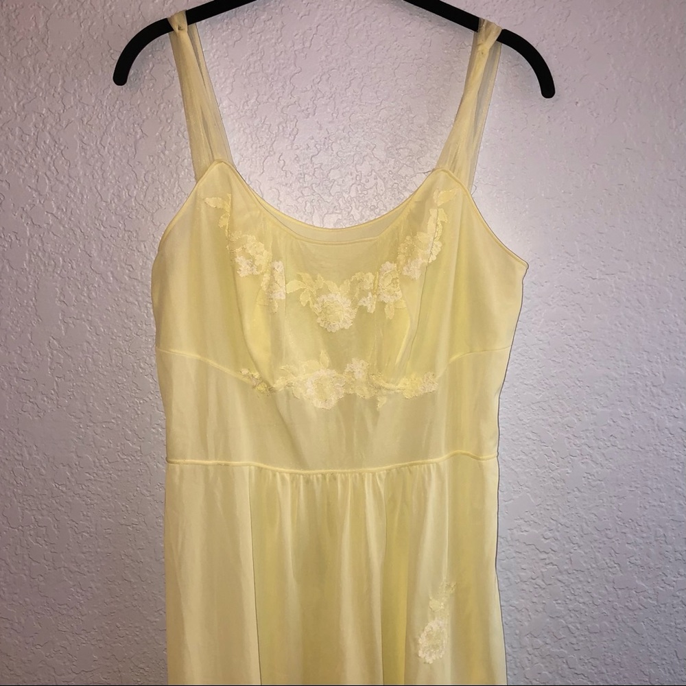 Vintage light yellow delicately embellished chemise from 60s Vanity Fair-like M
